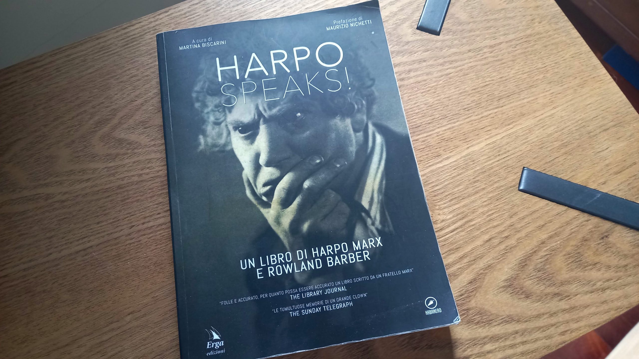 Il libro "Harpo Speaks" in cui l'autore parla della sua storia e del gioco Pinnacolo
